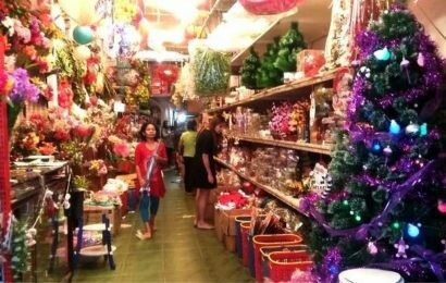 Berburu Aksesoris Natal di Pasar Asemka, Lengkap dan Murah