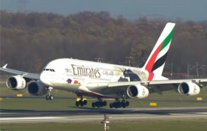 7 Hal yang Sebaiknya Tidak Kamu Lakukan Saat di Pesawat Terbang